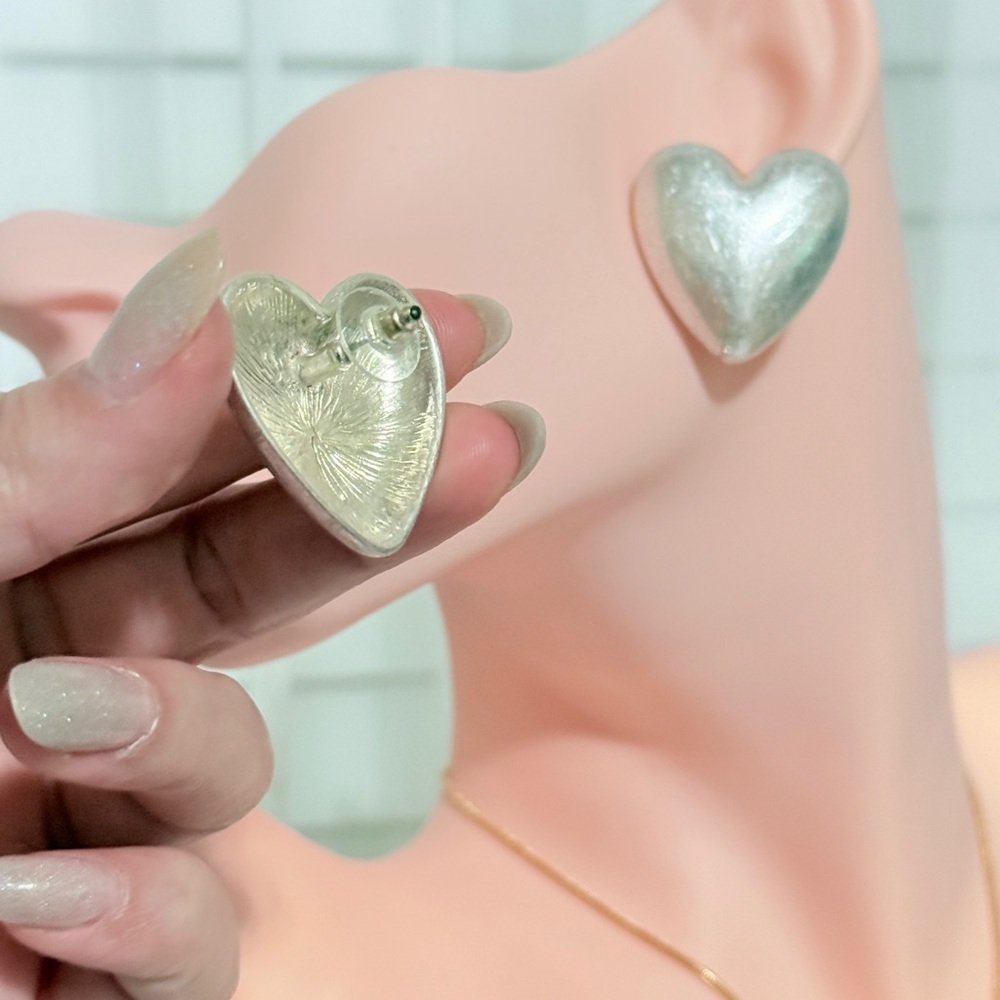 ⚜️ Silver Heart Shaped Earrings - Picture 6 of 8